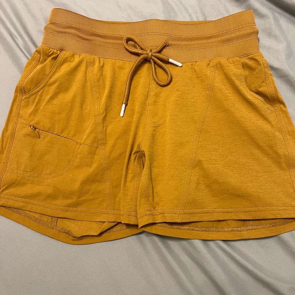 Small Zyia shorts